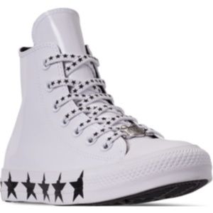 Dont buy!Iso miley cyrus converse size mens 10or11
